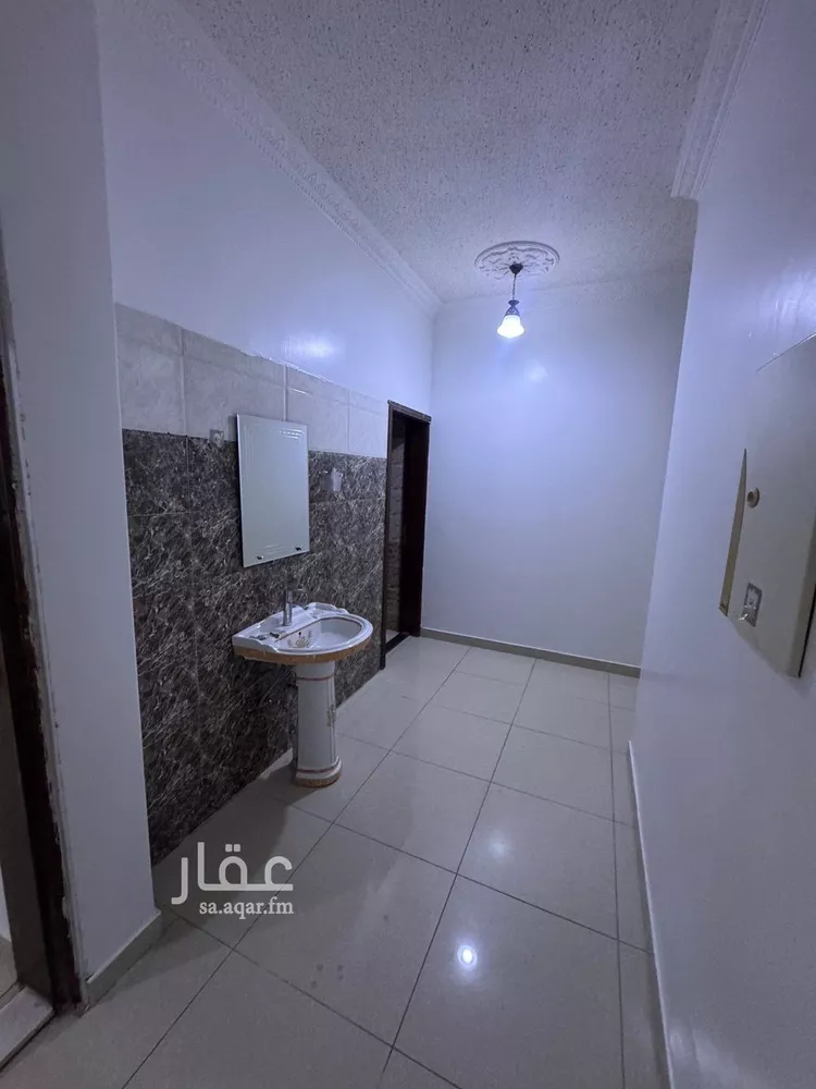 شقة للإيجار في شارع الديوانية, حي العزيزية, مدينة الرياض, منطقة الرياض صورة 3
