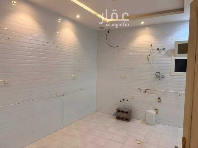 Floor for Rent in Riyadh Al Uraija Al Wusta