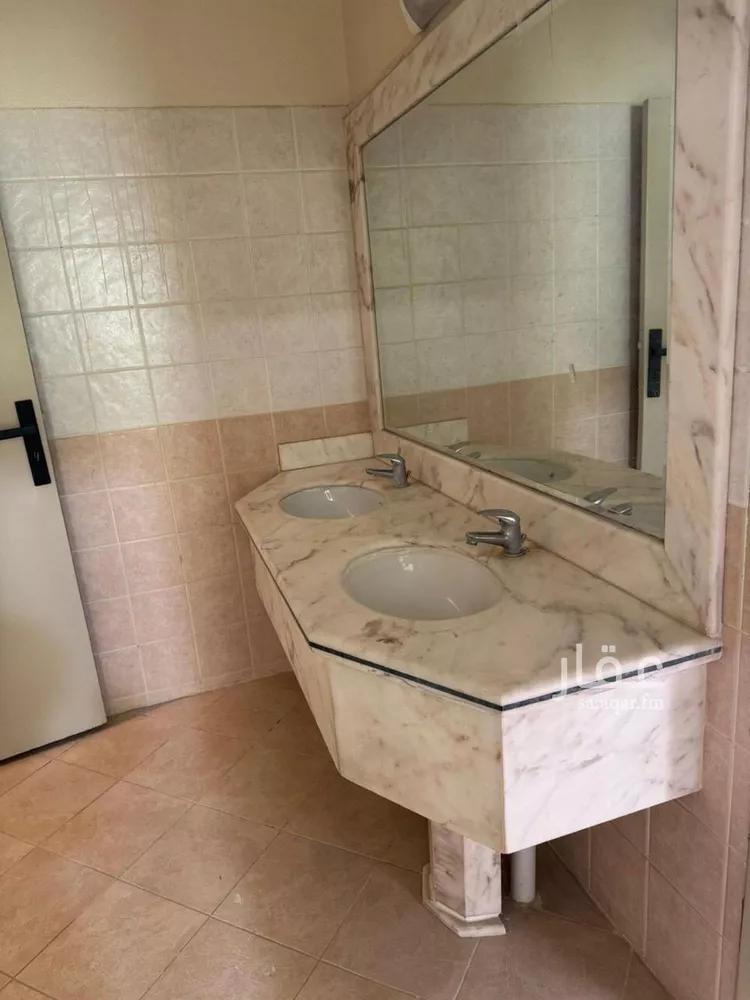 Floor for Rent in Riyadh At Taawon