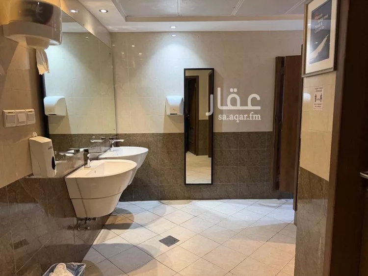 مكتب تجاري للإيجار في شارع طريق الملك عبدالعزيز, حي الخبرالشمالية, مدينة الخبر, المنطقة الشرقية