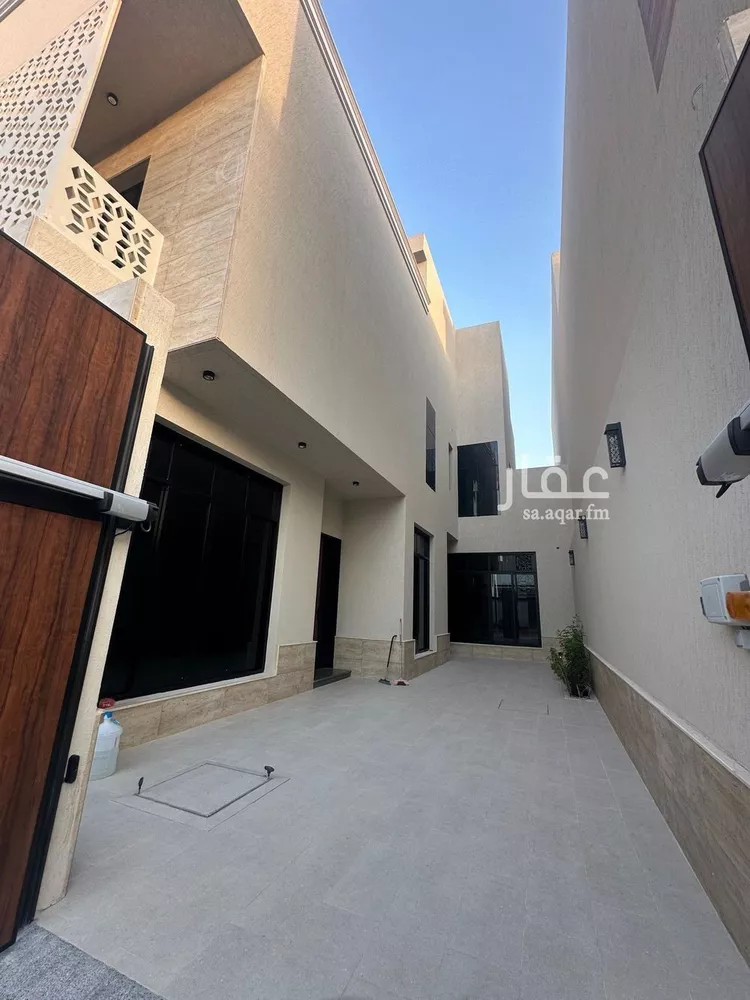 فيلا للبيع في شارع قطب الدين بن السلطان, حي المهدية, مدينة الرياض, منطقة الرياض صورة 2