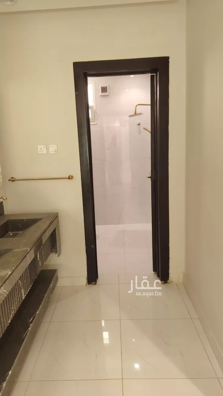 فيلا للبيع في شارع شهيد الدين ثم الوطن عبدالرحمن بن عبدال, حي ظهرة لبن, مدينة الرياض, منطقة الرياض 7