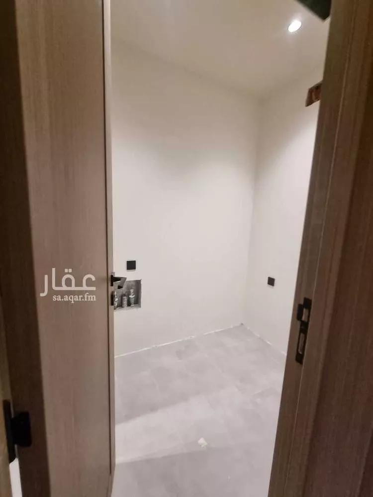 Floor for Sale in Riyadh Al Maizilah 9