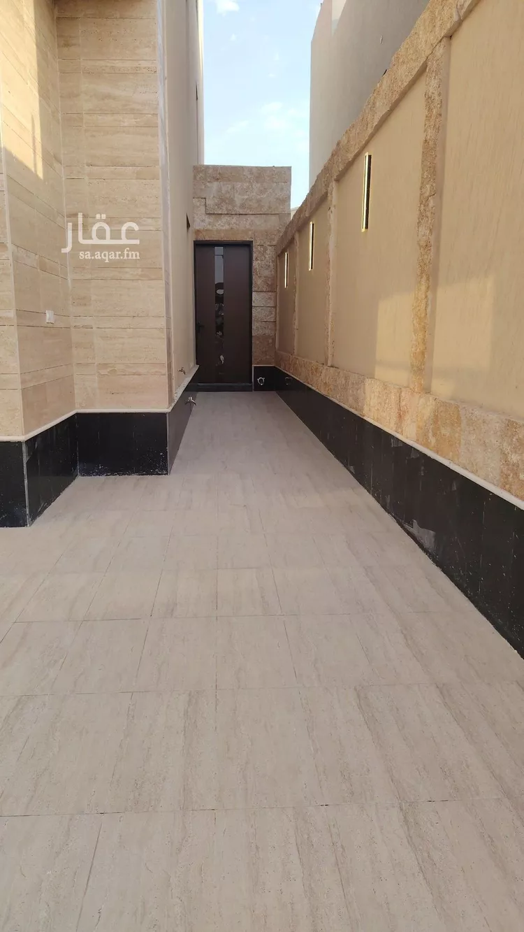 Floor for Sale in Riyadh An Nadhim 16