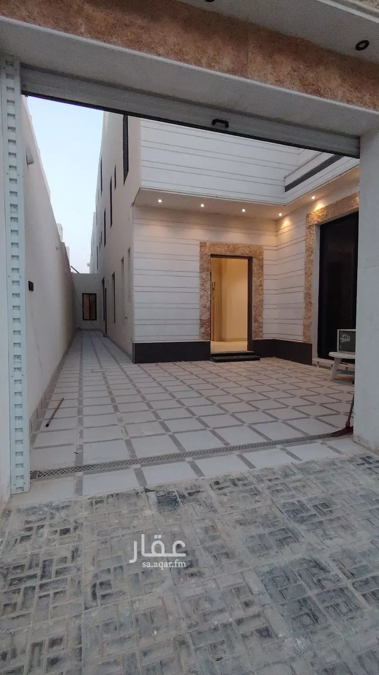 Floor for Sale in Riyadh Al Janadriyah