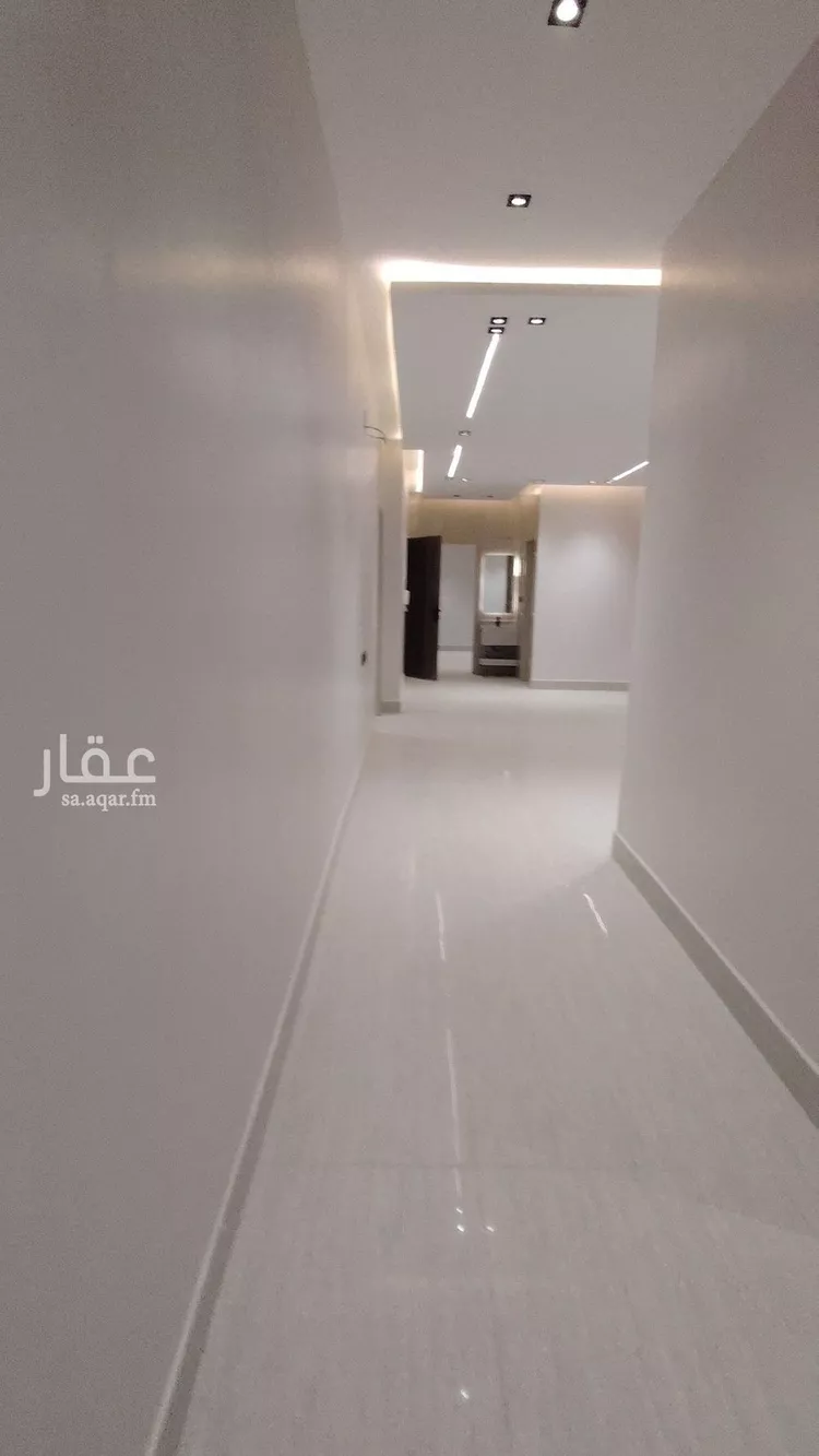 Floor for Sale in Riyadh Al Janadriyah