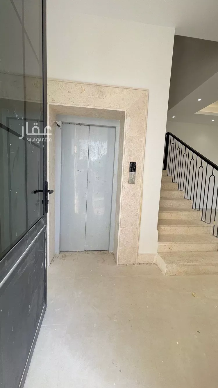 فيلا للبيع في شارع عبدالقادر بن عبدالوارث, حي المهدية, مدينة الرياض, منطقة الرياض صورة 5