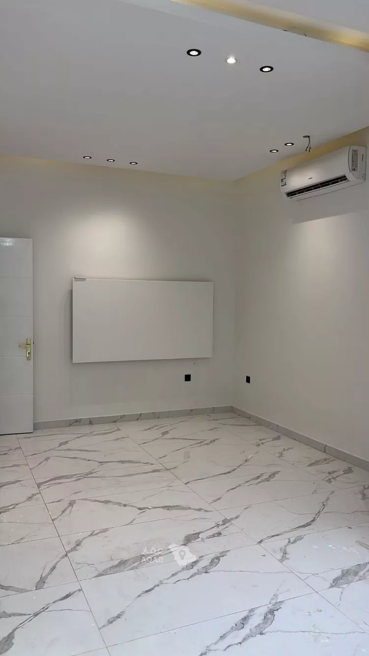 Floor for Rent in Riyadh Al Arid 7