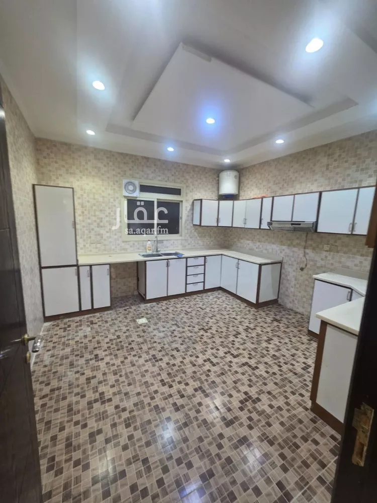 Floor for Rent in Riyadh Al Yasmin 18