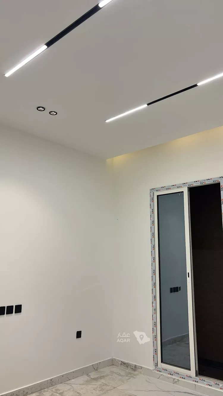 Floor for Rent in Riyadh Al Arid 4