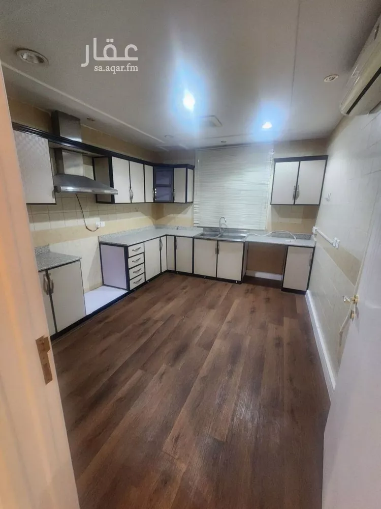Floor for Rent in Riyadh Al Yasmin 1 صورة