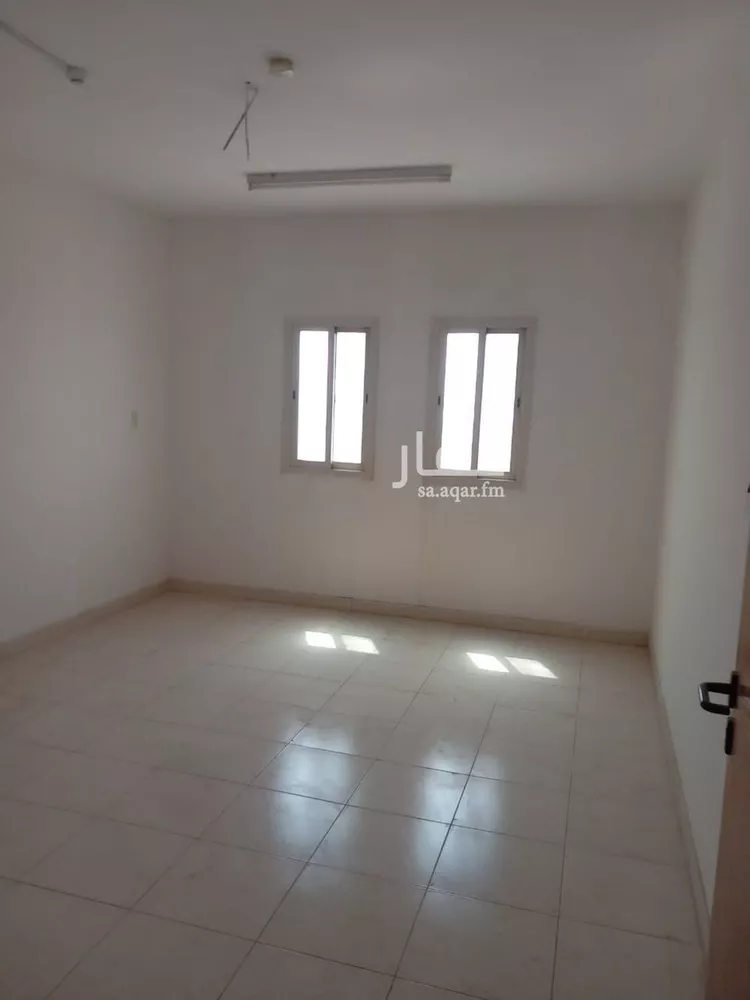 دور للإيجار في شارع طريق الظهران الجبيل السريع, حي الخضرية, مدينة الدمام, المنطقة الشرقية صورة 2