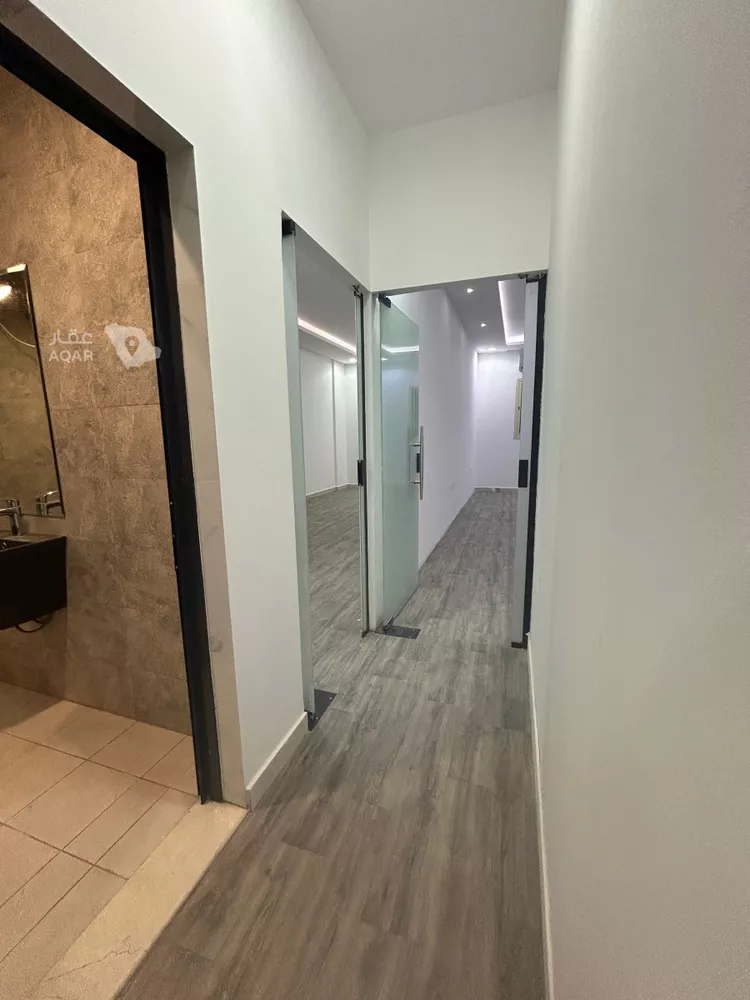 Commercial Office for Rent in Riyadh Al Yarmouk 7
