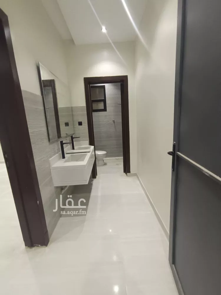 دور للبيع في شارع ابن مشرف, حي عكاظ, مدينة الرياض, منطقة الرياض صورة 4