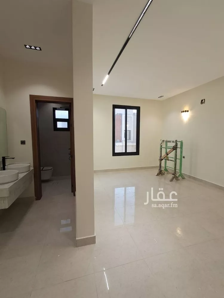 Floor for Sale in Riyadh Tuwaiq 18