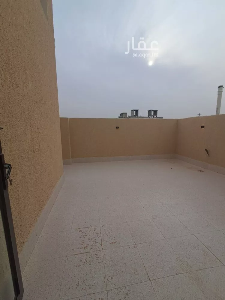 Floor for Sale in Riyadh Dirab 15