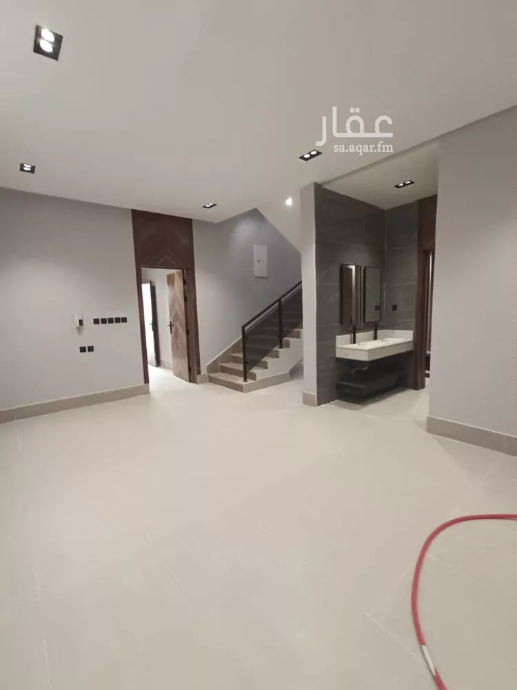 فيلا للبيع في شارع علي بن الحسن الخزرجي, حي عكاظ, مدينة الرياض, منطقة الرياض