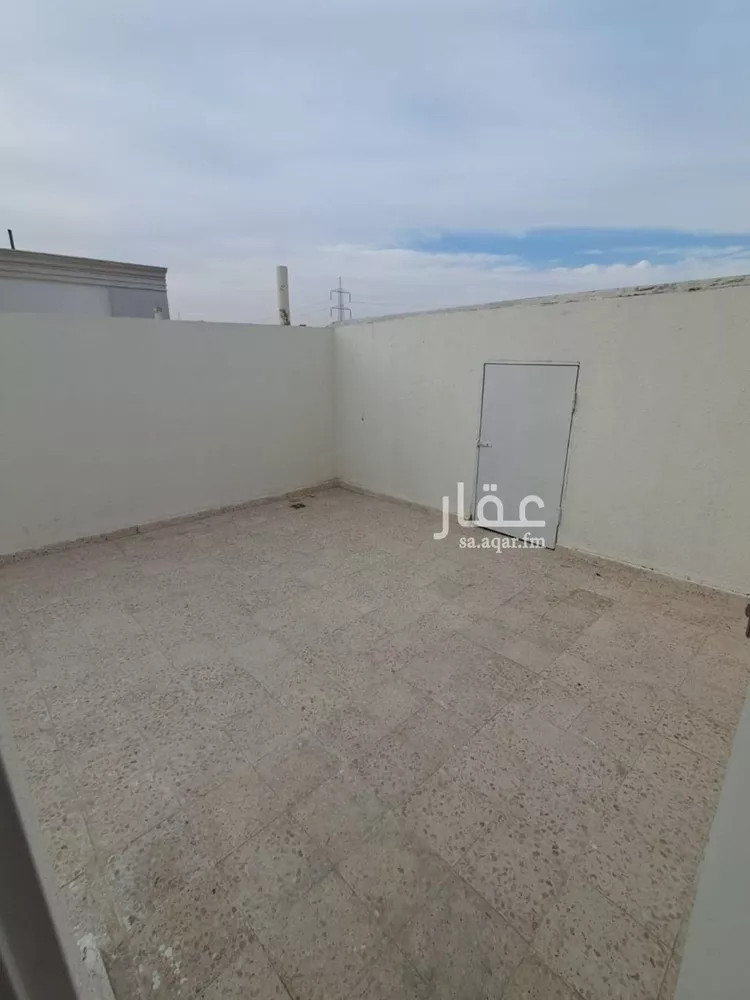 Floor for Sale in Riyadh Okaz 12