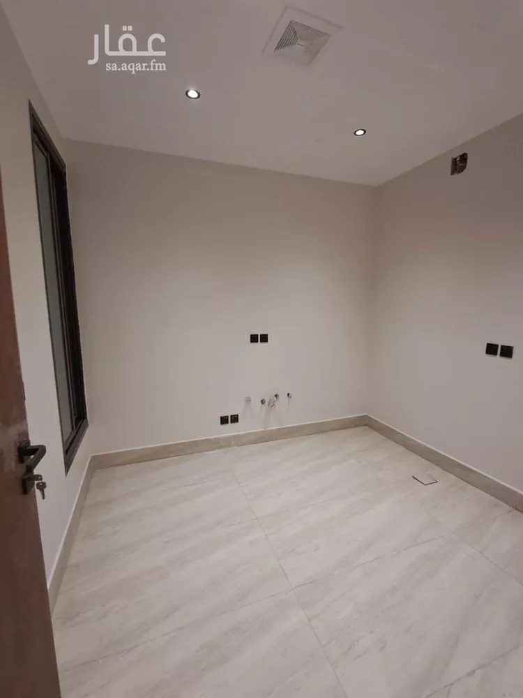 Floor for Sale in Riyadh Dirab 14