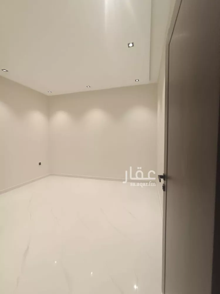 Floor for Sale in Riyadh Okaz 7