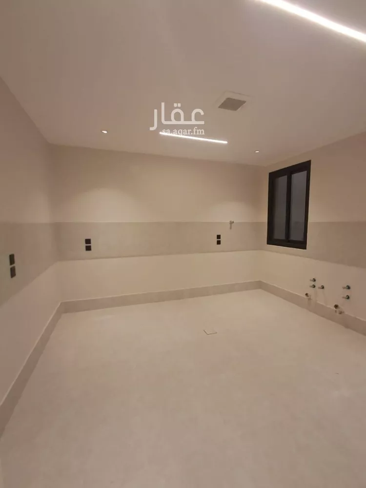Floor for Sale in Riyadh Dirab 13