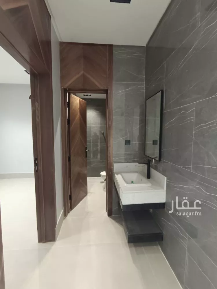 فيلا للبيع في شارع علي بن الحسن الخزرجي, حي عكاظ, مدينة الرياض, منطقة الرياض صورة 2