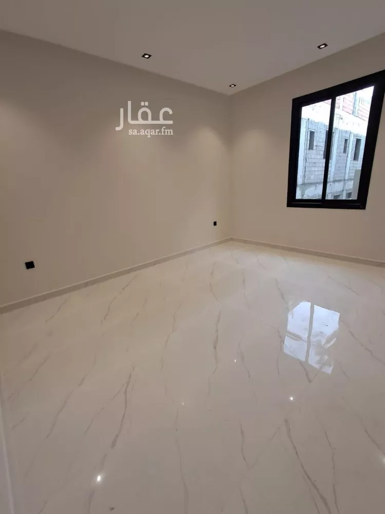 Floor for Sale in Riyadh Okaz 8