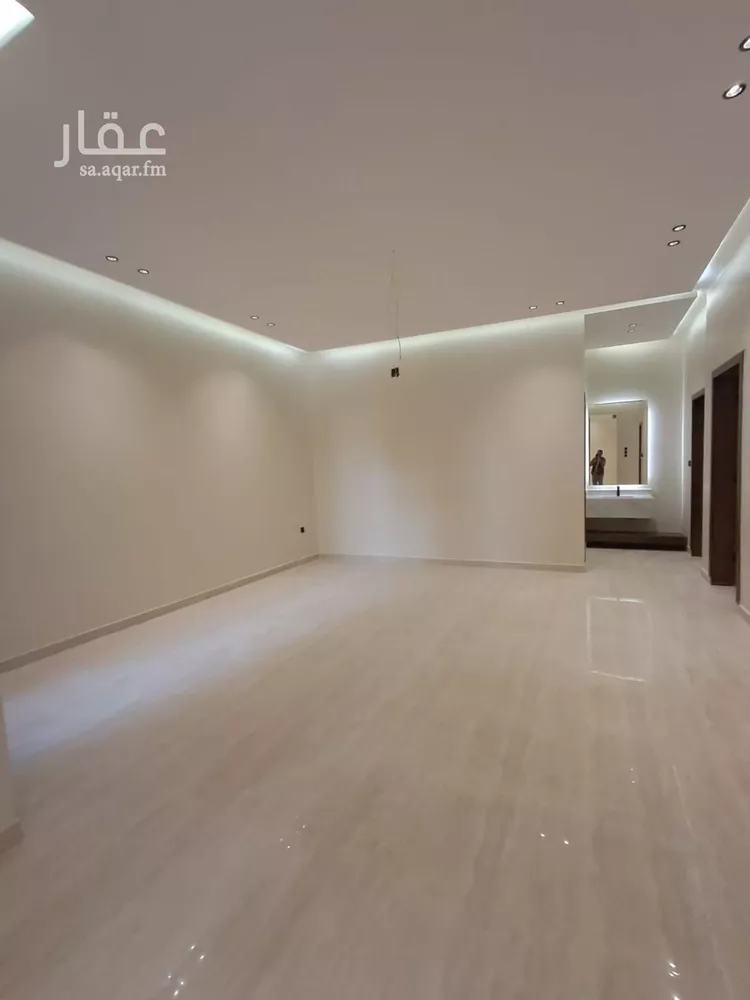 Floor for Sale in Riyadh Dirab 6
