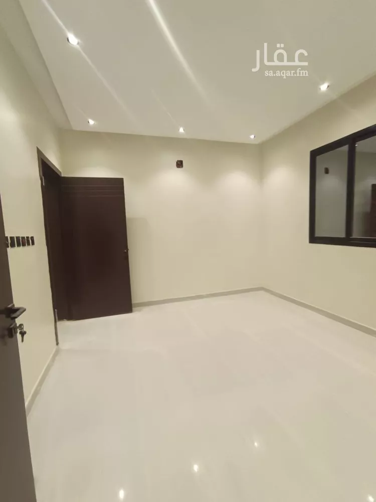 دور للبيع في شارع ابن مشرف, حي عكاظ, مدينة الرياض, منطقة الرياض صورة 5