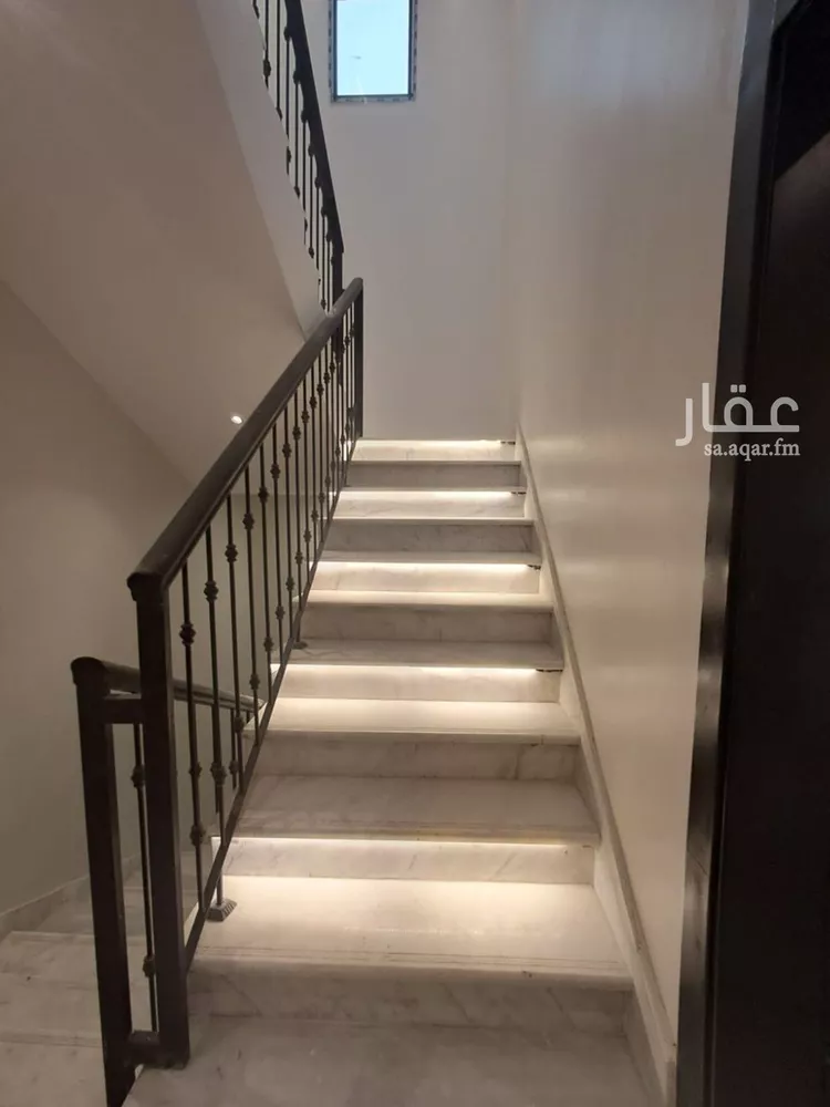Floor for Sale in Riyadh Dirab 21