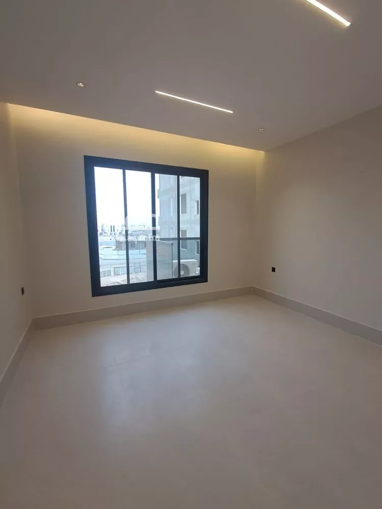 Floor for Sale in Riyadh Dirab 25