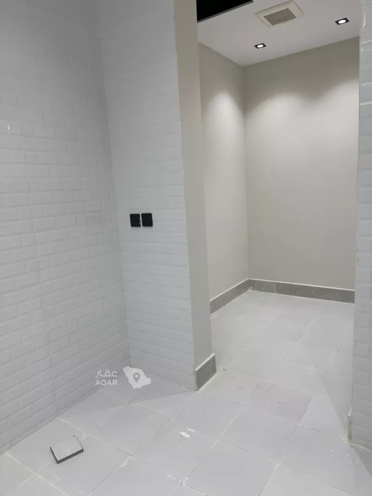 Floor for Sale in Riyadh Al Janadriyah 6