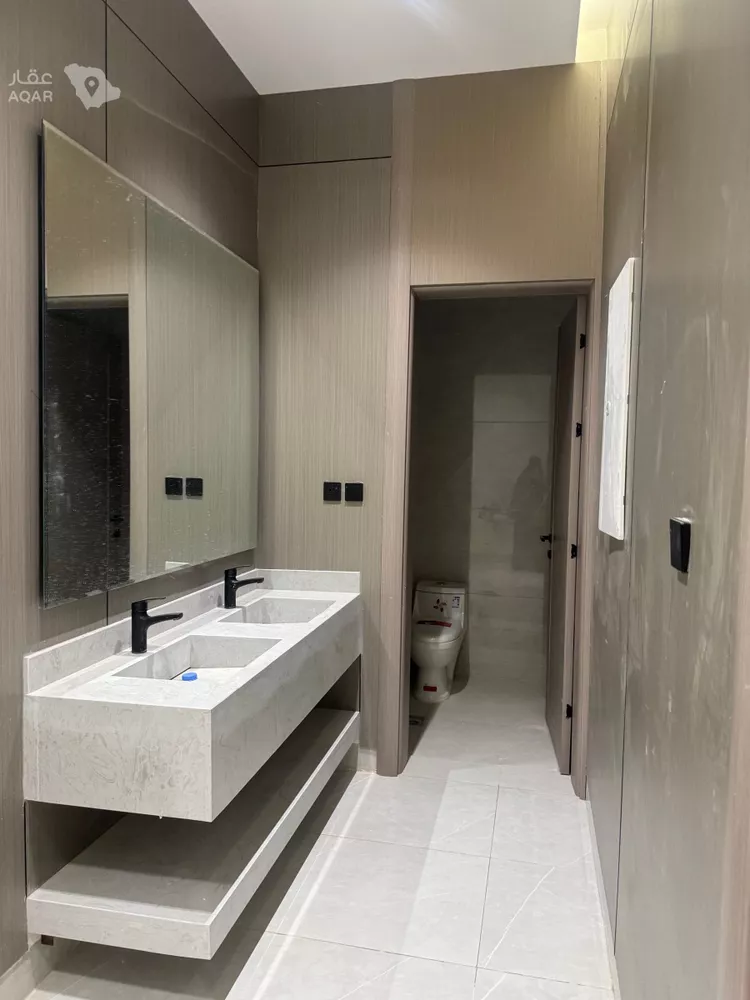 Floor for Sale in Riyadh Al Janadriyah 7