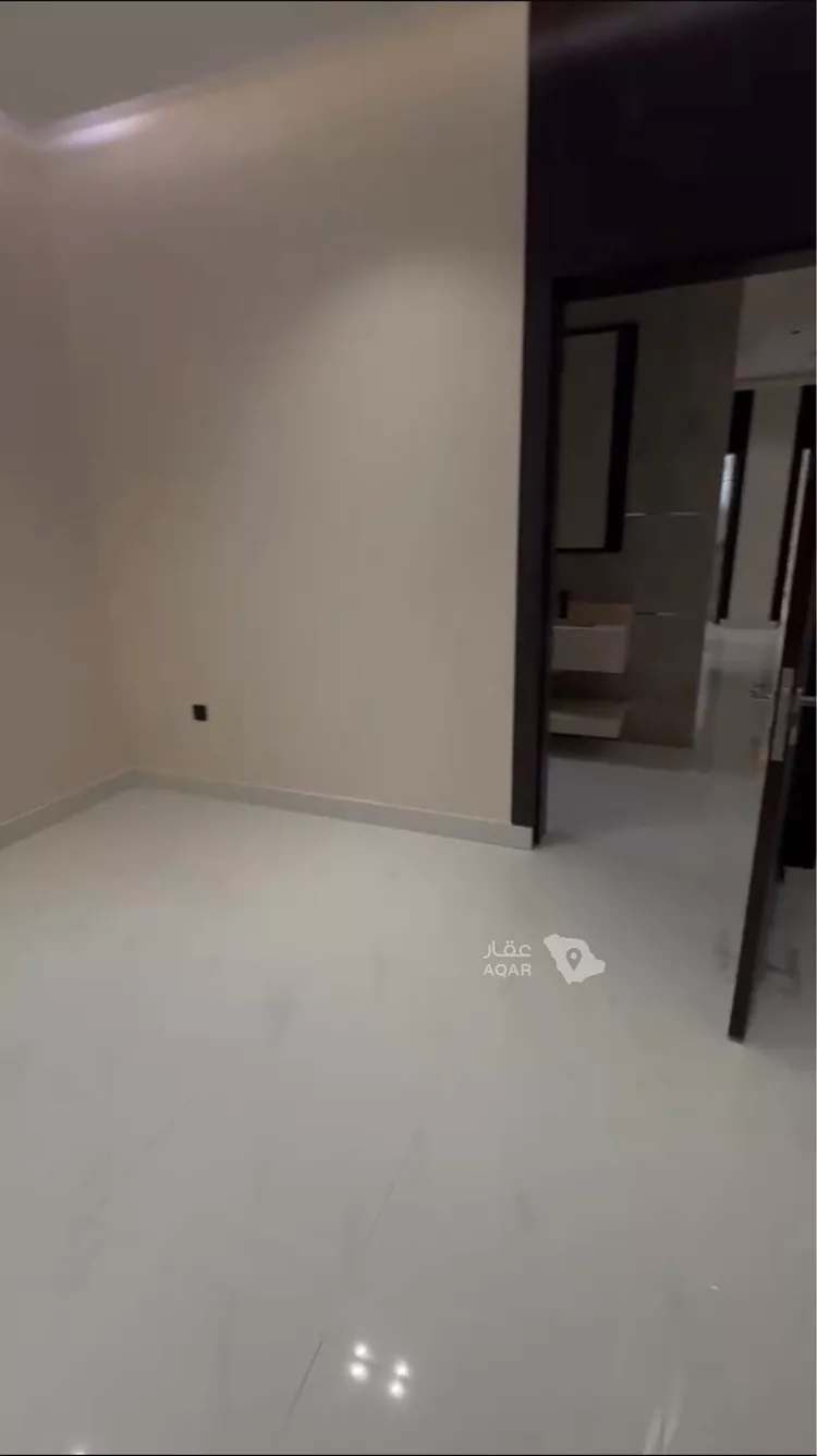 Floor for Sale in Riyadh Al Janadriyah 8