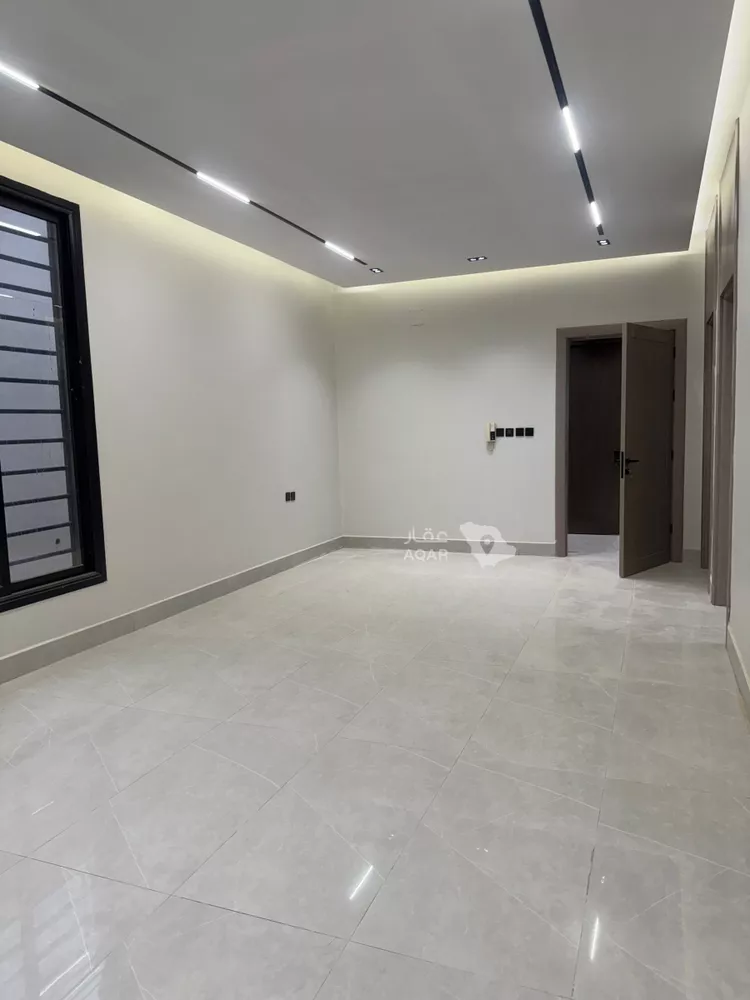 Floor for Sale in Riyadh Al Janadriyah 7
