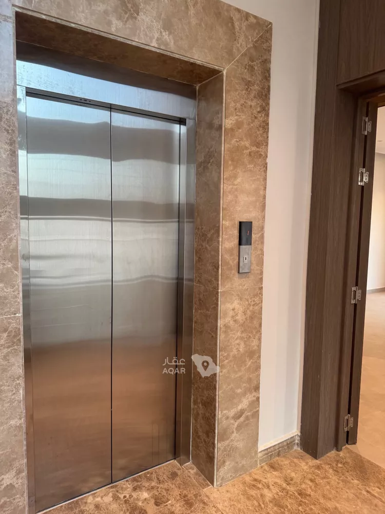 Floor for Sale in Riyadh Ar Rimal 7