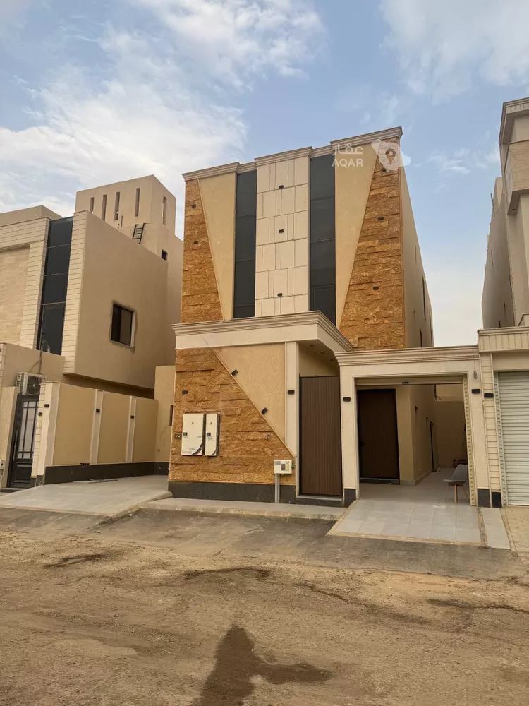 Floor for Sale in Riyadh Al Janadriyah