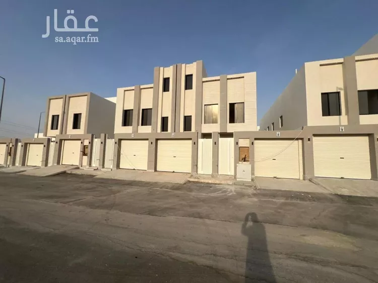 دور للبيع في شارع نصر الزواوي, حي عكاظ, مدينة الرياض, منطقة الرياض صورة 2