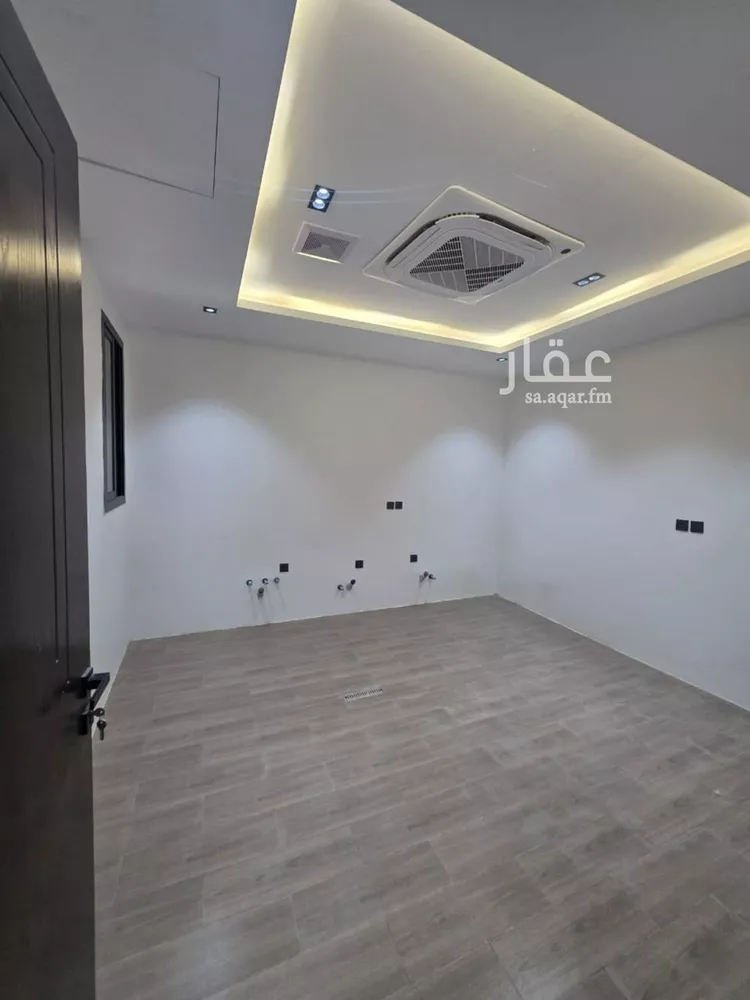 Floor for Sale in Riyadh Ar Rimal 10