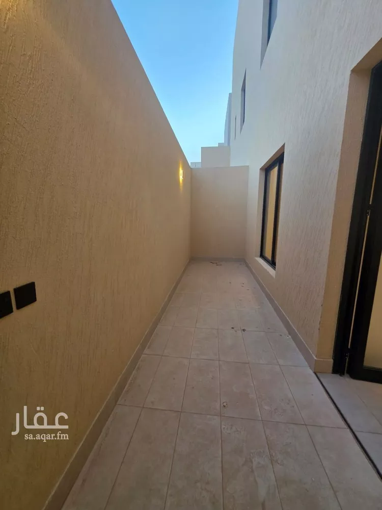 دور للبيع في شارع المتنبي, حي المعيزيلة, مدينة الرياض, منطقة الرياض 10