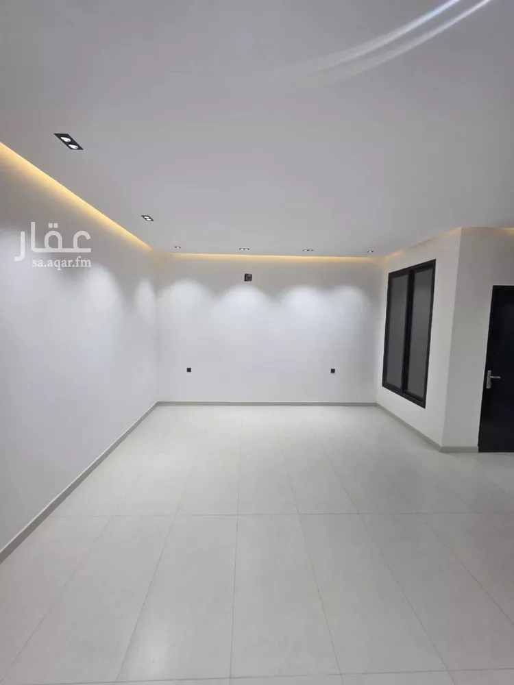 Floor for Sale in Riyadh Ar Rimal 9