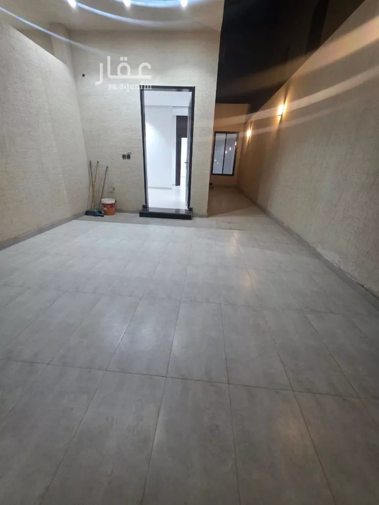 Floor for Sale in Riyadh Ar Rimal 13