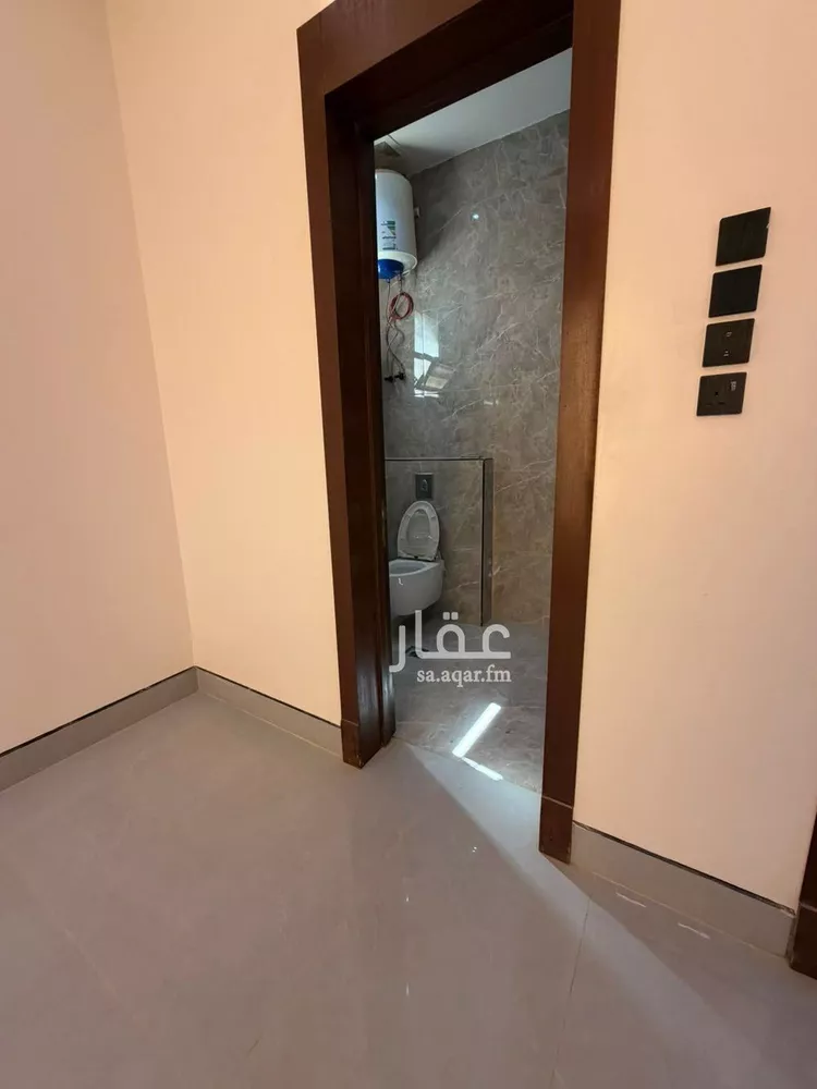 Floor for Sale in Riyadh Ar Rimal 12