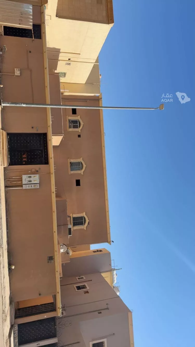 عمارة للبيع في شارع محمد بن العماد, حي المنصورية, مدينة عرعر, منطقة الحدود الشماليه 2