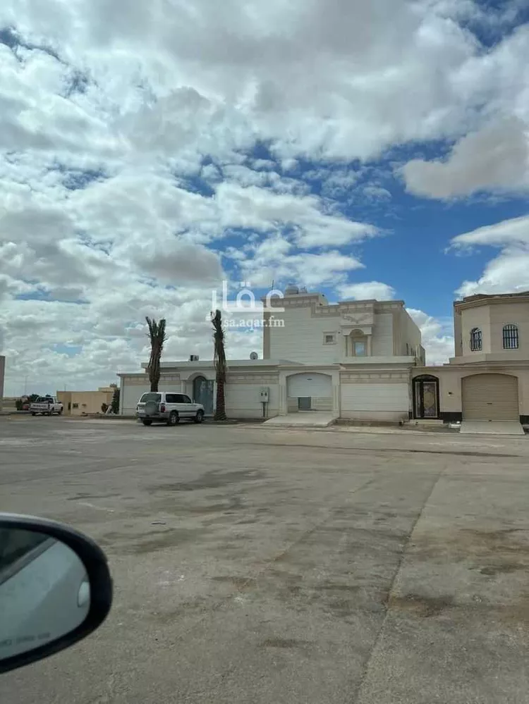 فيلا للبيع في شارع القاسم بن خالد, حي المطار, مدينة عرعر, منطقة الحدود الشماليه صورة 3