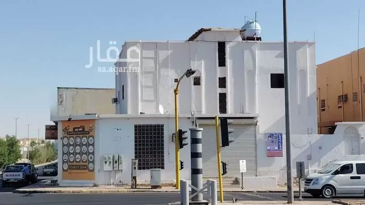 عمارة للبيع في شارع طريق الملك عبدالله, حي الصالحية, مدينة عرعر, منطقة الحدود الشماليه