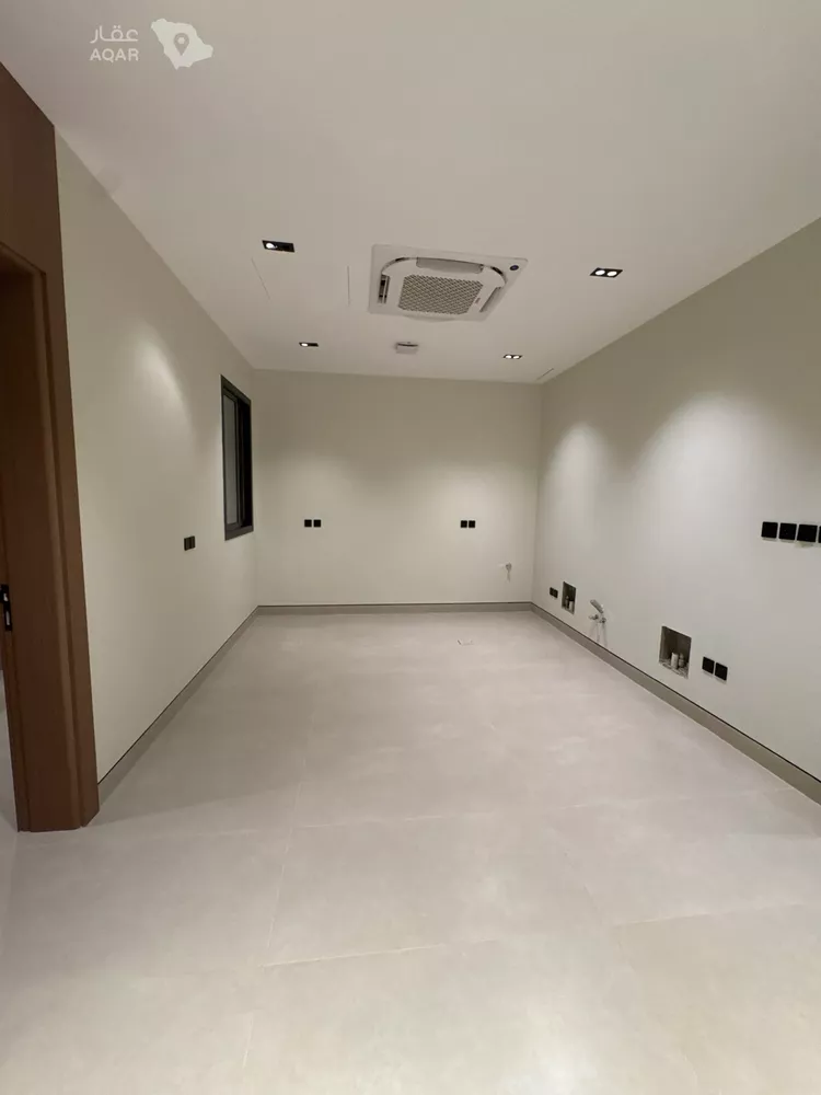 Floor for Sale in Riyadh Al Wadi 5