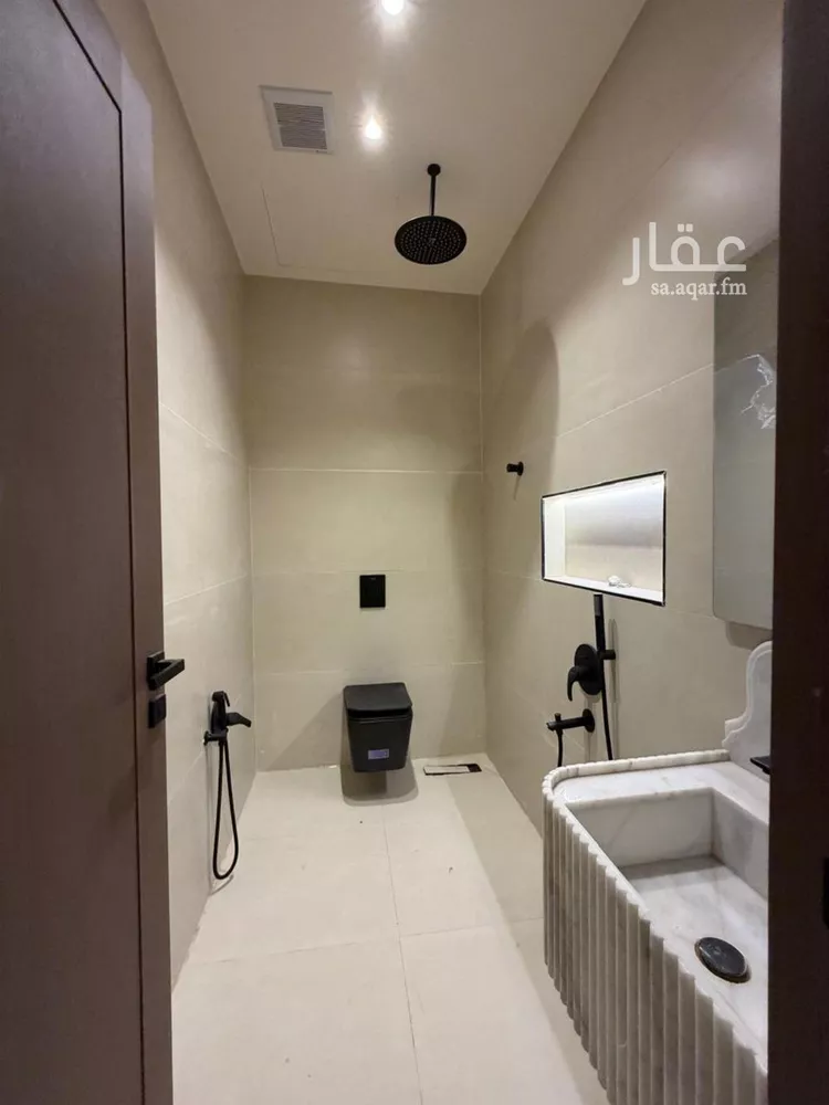 دور للبيع في شارع حسن سعيد المخرج, حي المعيزيلة, مدينة الرياض, منطقة الرياض 9