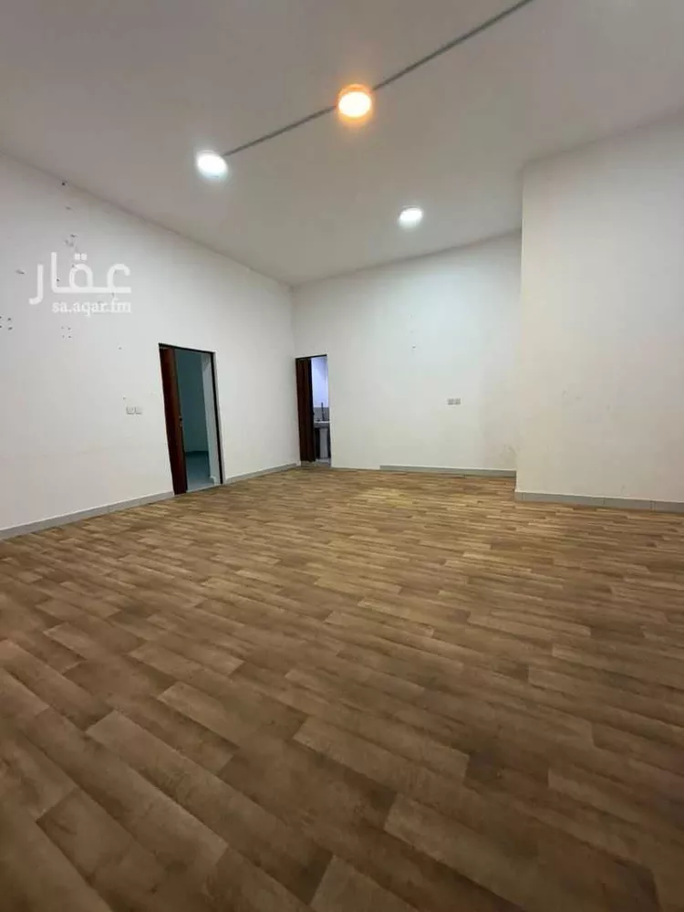 محل للإيجار في شارع عبدالرحمن ابن محفوظ البغدادي, حي عين الخيف, مدينة المدينة المنورة, منطقة المدينة المنورة