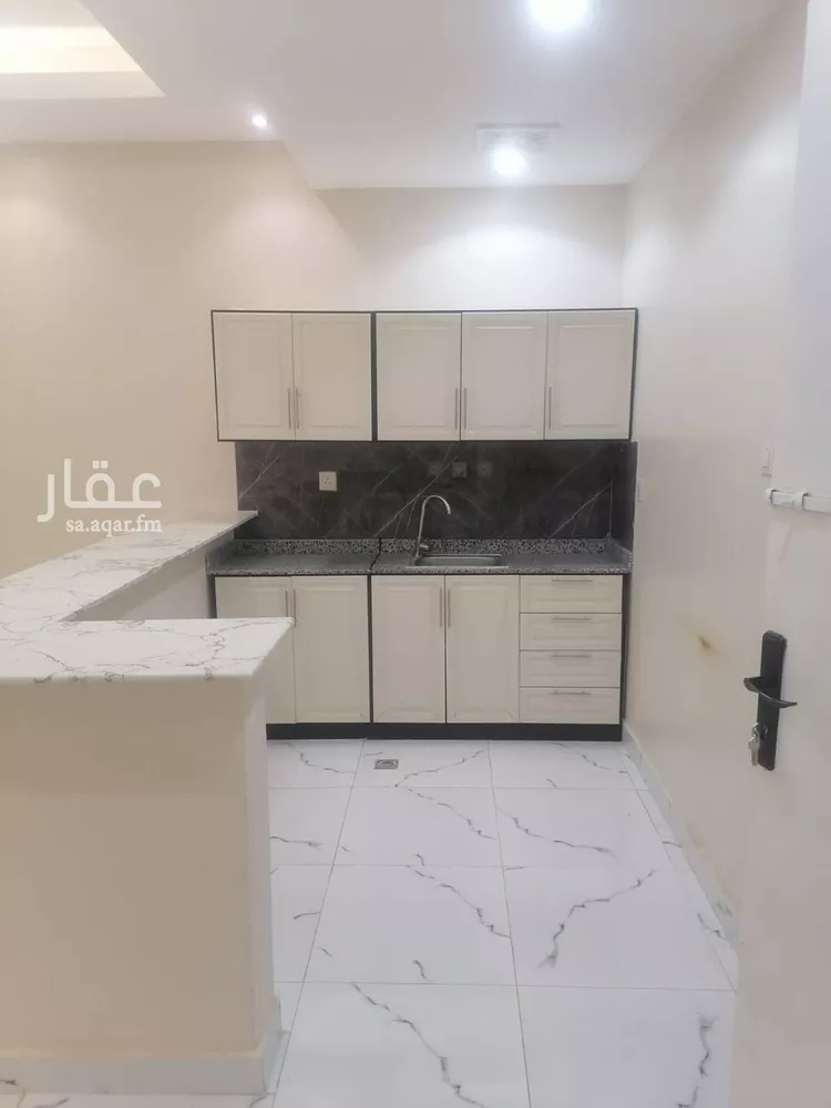 شقة للإيجار في شارع الفاسي, حي الضباط, مدينة الرياض, منطقة الرياض صورة 3